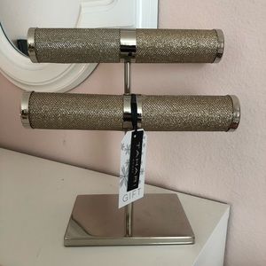 TAHARI Jewelry Holder